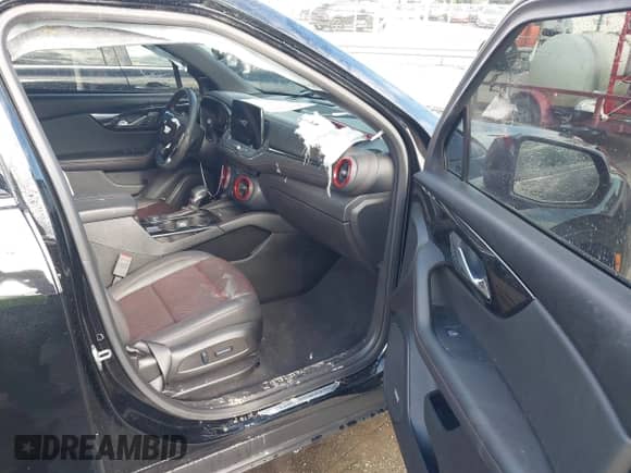 2023 Chevrolet Blazer RS z VIN 3GNKBERSXPS155315, wystawiony jako IAAI lot #43343177 z przebiegiem 21 944 mil mil oraz . Historia ofert i sprzedaży dostępna na DreamBid. Obrazek 5.