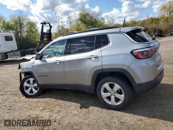 2018 Jeep Compass Latitude z VIN 3C4NJDBB8JT354863, wystawiony jako Copart lot #85850875 z przebiegiem 92 084 mil mil oraz Szkoda całkowita • Salvage title. Historia ofert i sprzedaży dostępna na DreamBid. Obrazek 2.