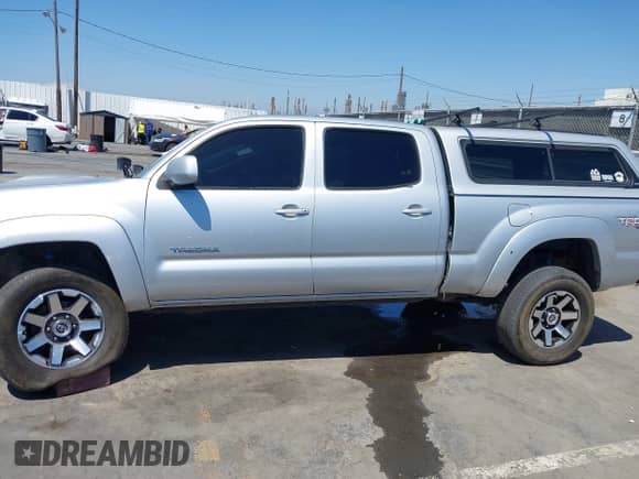 2005 Toyota Tacoma PreRunner with VIN 5TEKU72N65Z053095, listed as a IAAI auction lot 43017798 with 283,534 mi miles and . Bid and sale history available at DreamBid. Image 15.