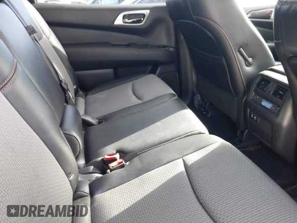 2019 Nissan Pathfinder S z VIN 5N1DR2MN5KC652005, wystawiony jako IAAI lot #41305828 z przebiegiem 65 473 mil mil oraz . Historia ofert i sprzedaży dostępna na DreamBid. Obrazek 8.