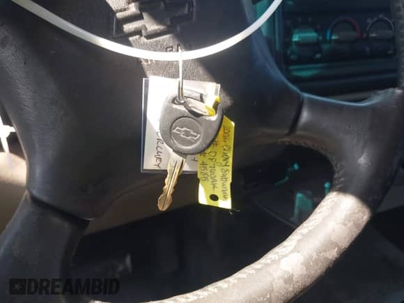 2002 Chevrolet Suburban LT z VIN 3GNGC26U92G314585, wystawiony jako IAAI lot #41859042 z przebiegiem Nie podano mil oraz . Historia ofert i sprzedaży dostępna na DreamBid. Obrazek 11.