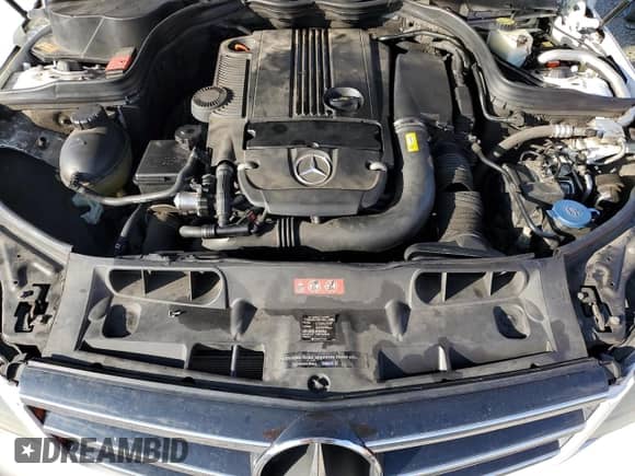 2014 Mercedes-Benz C 250 Sport z VIN WDDGF4HB2EA932024, wystawiony jako Copart lot #82666345 z przebiegiem 158 620 mil mil oraz Czysty tytuł • Clean title. Historia ofert i sprzedaży dostępna na DreamBid. Obrazek 11.