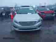 2017 Hyundai Sonata SE с VIN 5NPE24AF3HH559261, выставлен на аукционе IAAI как лот 41312125 с пробегом 123 714 миль миль и . История ставок и продаж доступна на DreamBid. Изображение 13.