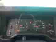 2002 Jeep Wrangler X z VIN 1J4FA39SX2P731469, wystawiony jako Copart lot #71106525 z przebiegiem 199 317 mil mil oraz Czysty tytuł • Clean title. Historia ofert i sprzedaży dostępna na DreamBid. Obrazek 9.