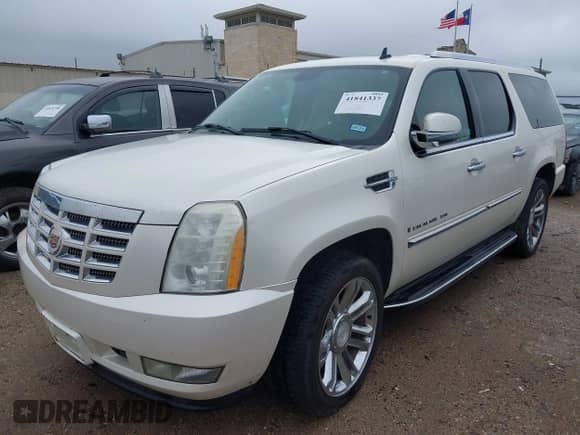 2007 Cadillac Escalade ESV с VIN 1GYFK66887R202024, выставлен на аукционе IAAI как лот 41841337 с пробегом 185 085 миль миль и . История ставок и продаж доступна на DreamBid. Изображение 2.