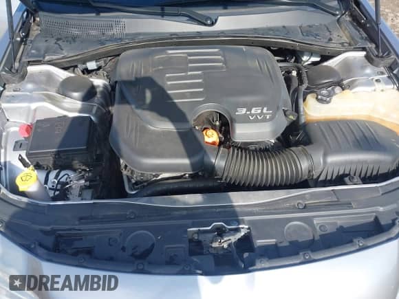 2016 Chrysler 300 Limited с VIN 2C3CCAAG3GH268329, выставлен на аукционе IAAI как лот 42524561 с пробегом 109 617 миль миль и . История ставок и продаж доступна на DreamBid. Изображение 10.