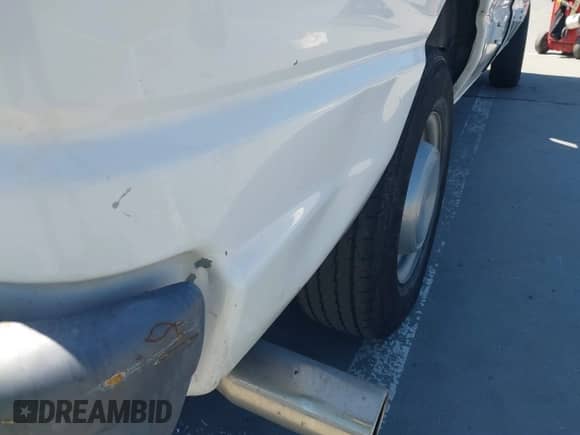 2004 Ford Econoline Cargo z VIN 1FTNE24W04HA52298, wystawiony jako IAAI lot #41700196 z przebiegiem 217 635 mil mil oraz . Historia ofert i sprzedaży dostępna na DreamBid. Obrazek 6.