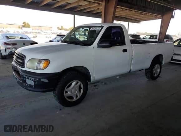 2002 Toyota Tundra z VIN 5TBJN32142S303241, wystawiony jako Copart lot #64789225 z przebiegiem 216 962 mil mil oraz Czysty tytuł • Clean title. Historia ofert i sprzedaży dostępna na DreamBid. Obrazek 1.