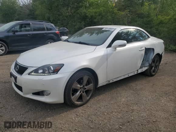 2011 Lexus IS 250 C z VIN JTHFF2C27B2520817, wystawiony jako Copart lot #68149645 z przebiegiem 141 091 mil mil oraz Czysty tytuł • Clean title. Historia ofert i sprzedaży dostępna na DreamBid. Obrazek 1.