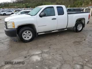 2008 Chevrolet Silverado 1500 1LT z VIN 1GCEC19038Z252094, wystawiony jako Copart lot #53548585 z przebiegiem 240 420 mil mil oraz Szkoda całkowita • Salvage title. Historia ofert i sprzedaży dostępna na DreamBid. Obrazek 1.