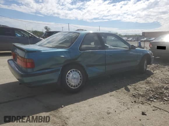 1991 Honda Accord with VIN 1HGCB7269MA071166, listed as a Copart auction lot 56202235 with 107,136 mi miles and Salvage title. Bid and sale history available at DreamBid. Image 3.