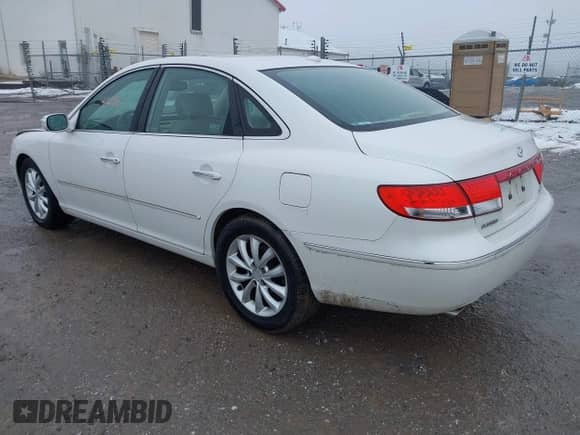 2007 Hyundai Azera SE z VIN KMHFC46F77A229425, wystawiony jako IAAI lot #41564209 z przebiegiem 173 671 mil mil oraz . Historia ofert i sprzedaży dostępna na DreamBid. Obrazek 3.