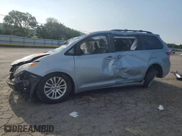 2015 Toyota Sienna XLE Premium with VIN 5TDYK3DC1FS589178, listed as a Copart auction lot 66735425 with 127,923 mi miles and Non repairable. Bid and sale history available at DreamBid. Image 1.