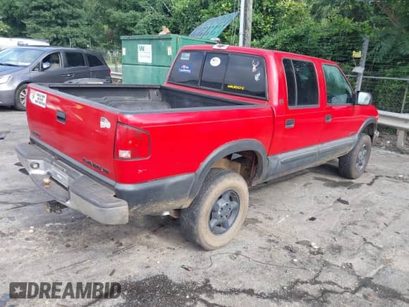 2001 Chevrolet S-10 LS with VIN 1GCDT13W11K218775, listed as a IAAI auction lot 42706513 with 214,664 mi miles and . Bid and sale history available at DreamBid. Image 4.