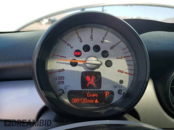 2012 MINI Hardtop с VIN WMWSU3C54CT542370, выставлен на аукционе Copart как лот 85142675 с пробегом 89 120 миль миль и Списание • Salvage title. История ставок и продаж доступна на DreamBid. Изображение 9.