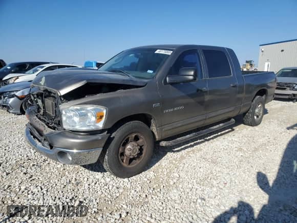 2007 Dodge 1500 SLT z VIN 3D7KR19D67G825885, wystawiony jako Copart lot #46175865 z przebiegiem 167 971 mil mil oraz Szkoda całkowita • Salvage title. Historia ofert i sprzedaży dostępna na DreamBid. Obrazek 1.