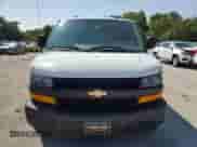 2021 Chevrolet Express Cargo z VIN 1GCWGAF74M1168112, wystawiony jako Copart lot #66827733 z przebiegiem 296 681 mil mil oraz . Historia ofert i sprzedaży dostępna na DreamBid. Obrazek 5.