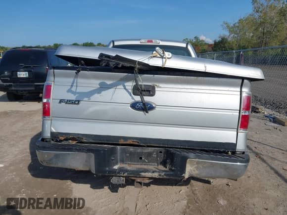 2010 Ford F-150 XL с VIN 1FTMF1EW6AKB71117, выставлен на аукционе IAAI как лот 43291511 с пробегом 102 611 миль миль и . История ставок и продаж доступна на DreamBid. Изображение 17.