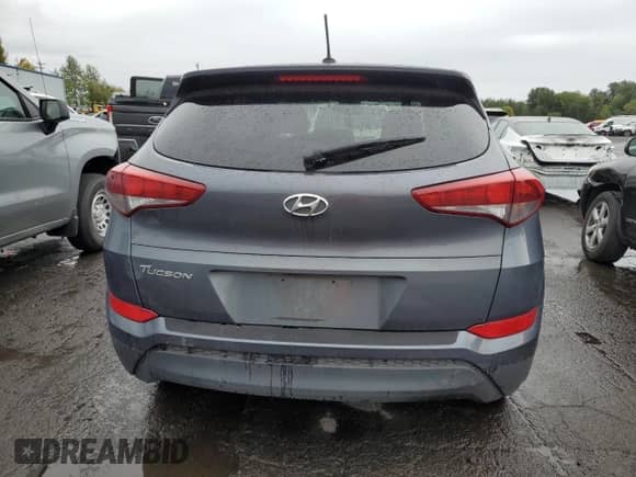 2017 Hyundai Tucson SE z VIN KM8J23A45HU538887, wystawiony jako Copart lot #84935165 z przebiegiem 161 709 mil mil oraz Czysty tytuł • Clean title. Historia ofert i sprzedaży dostępna na DreamBid. Obrazek 6.
