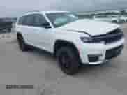 2023 Jeep Grand Cherokee Limited z VIN 1C4RJKBG8P8889099, wystawiony jako IAAI lot #42398911 z przebiegiem 27 998 mil mil oraz . Historia ofert i sprzedaży dostępna na DreamBid. Obrazek 1.