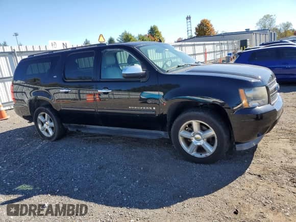 2008 Chevrolet Suburban 3LT with VIN 3GNFK16398G177110, listed as a Copart auction lot 82604595 with 268,924 mi miles and Clean title. Bid and sale history available at DreamBid. Image 4.