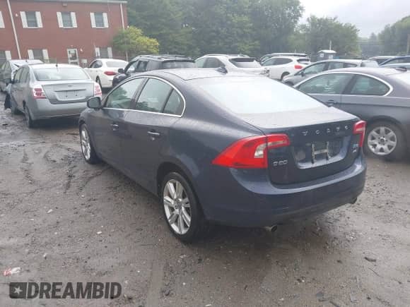 2012 Volvo S60 T6 с VIN YV1902FH5C2038827, выставлен на аукционе IAAI как лот 42860167 с пробегом 78 984 миль миль и . История ставок и продаж доступна на DreamBid. Изображение 3.