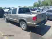 2002 Chevrolet S-10 LS с VIN 1GCDT13W32K156555, выставлен на аукционе IAAI как лот 42510251 с пробегом 242 589 миль миль и . История ставок и продаж доступна на DreamBid. Изображение 3.