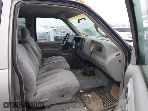 1998 Chevrolet Silverado 2500 с VIN 1GCGK29R0WE226301, выставлен на аукционе IAAI как лот 42151983 с пробегом 171 933 миль миль и . История ставок и продаж доступна на DreamBid. Изображение 5.