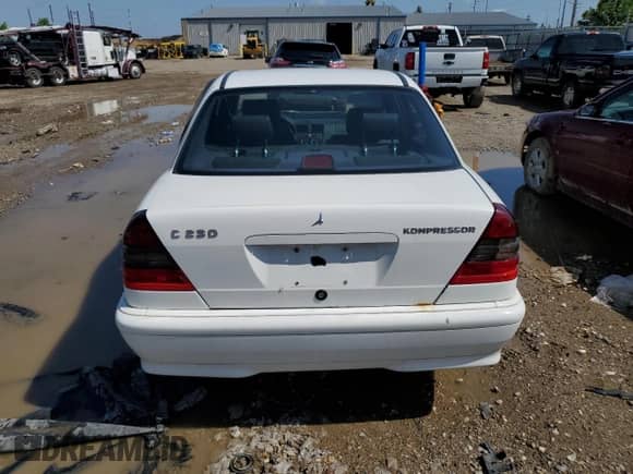 1999 Mercedes-Benz C 230/260/280/320 z VIN WDBHA24G3XA757741, wystawiony jako Copart lot #62602045 z przebiegiem 85 928 mil mil oraz Czysty tytuł • Clean title. Historia ofert i sprzedaży dostępna na DreamBid. Obrazek 6.
