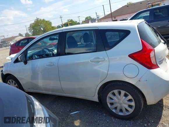 2015 Nissan Note SV z VIN 3N1CE2CP4FL393499, wystawiony jako IAAI lot #43207820 z przebiegiem 171 324 mil mil oraz . Historia ofert i sprzedaży dostępna na DreamBid. Obrazek 14.