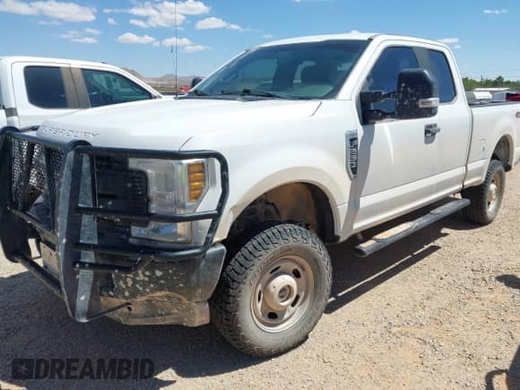 2019 Ford F-250 XL z VIN 1FT7X2B69KED14002, wystawiony jako IAAI lot #43143391 z przebiegiem 174 499 mil mil oraz . Historia ofert i sprzedaży dostępna na DreamBid. Obrazek 17.