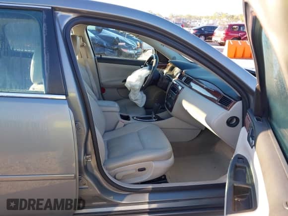 2009 Chevrolet Impala LT z VIN 2G1WT57K591255436, wystawiony jako IAAI lot #43463126 z przebiegiem 124 358 mil mil oraz . Historia ofert i sprzedaży dostępna na DreamBid. Obrazek 5.