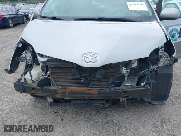 2012 Toyota Sienna LE with VIN 5TDJK3DC1CS032185, listed as a IAAI auction lot 42322793 with 142,139 mi miles and . Bid and sale history available at DreamBid. Image 6.