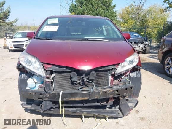 2018 Toyota Sienna LE z VIN 5TDJZ3DC9JS202902, wystawiony jako IAAI lot #43373131 z przebiegiem 145 490 mil mil oraz . Historia ofert i sprzedaży dostępna na DreamBid. Obrazek 6.