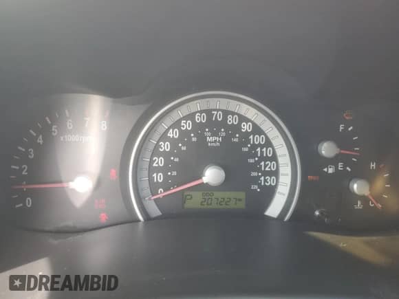 2007 Hyundai Entourage GLS с VIN KNDMC233776021865, выставлен на аукционе Copart как лот 84615255 с пробегом 207 227 миль миль и Чистый • Clean title. История ставок и продаж доступна на DreamBid. Изображение 9.