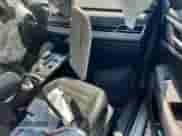 2024 Mitsubishi Outlander SE z VIN JA4J3VA82RZ067053, wystawiony jako Copart lot #81312425 z przebiegiem 52 238 mil mil oraz Szkoda całkowita • Salvage title. Historia ofert i sprzedaży dostępna na DreamBid. Obrazek 8.