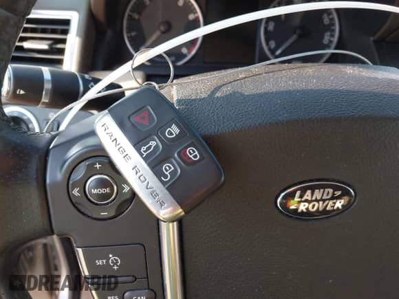 2013 Land Rover Range Rover Sport HSE Lux z VIN SALSK2D47DA781121, wystawiony jako IAAI lot #43262010 z przebiegiem 107 181 mil mil oraz . Historia ofert i sprzedaży dostępna na DreamBid. Obrazek 11.