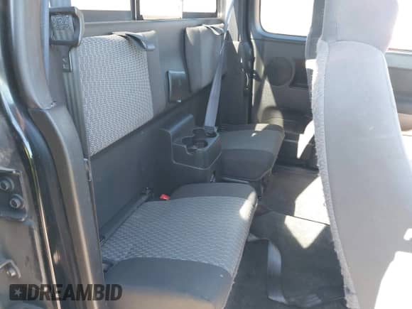 2012 Chevrolet Colorado 1LT z VIN 1GCJTCFE0C8135615, wystawiony jako IAAI lot #43597245 z przebiegiem 114 844 mil mil oraz . Historia ofert i sprzedaży dostępna na DreamBid. Obrazek 8.