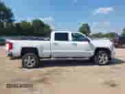 2017 Chevrolet Silverado 2500HD LT z VIN 1GC1KVEY9HF181540, wystawiony jako IAAI lot #43017957 z przebiegiem 198 394 mil mil oraz . Historia ofert i sprzedaży dostępna na DreamBid. Obrazek 13.