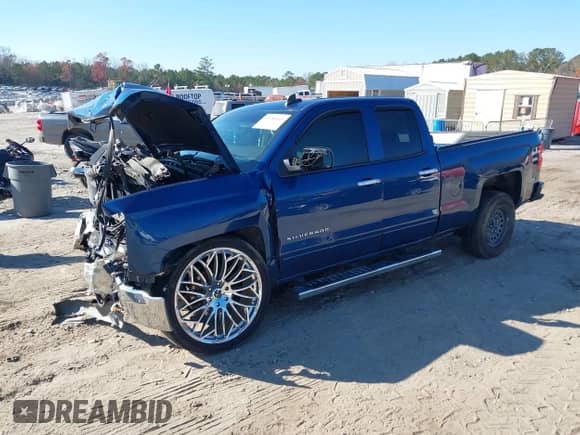 2017 Chevrolet Silverado 1500 LT с VIN 1GCRCREC9HZ220850, выставлен на аукционе IAAI как лот 40985515 с пробегом Не указан миль и . История ставок и продаж доступна на DreamBid. Изображение 2.