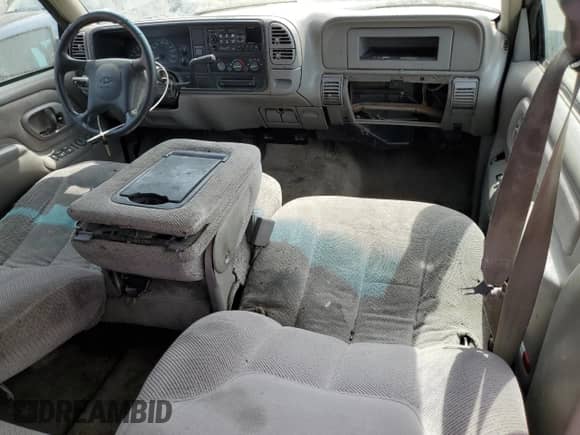 2000 Chevrolet Silverado 3500 with VIN 1GCGC33RXYF421587, listed as a Copart auction lot 81269875 with 330,642 mi miles and Clean title. Bid and sale history available at DreamBid. Image 8.