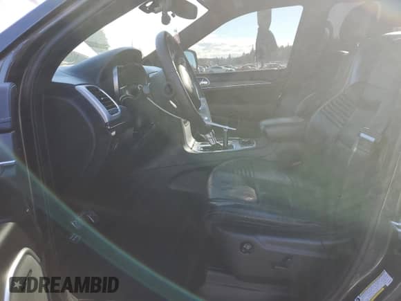 2018 Jeep Grand Cherokee SRT z VIN 1C4RJFDJ9JC206783, wystawiony jako Copart lot #82461455 z przebiegiem 63 990 mil mil oraz Szkoda całkowita • Salvage title. Historia ofert i sprzedaży dostępna na DreamBid. Obrazek 7.