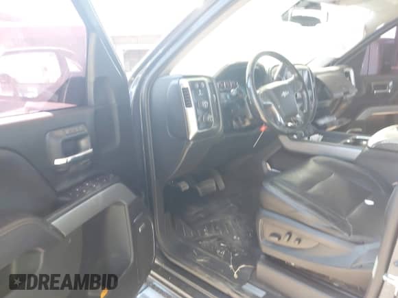 2018 Chevrolet Silverado 1500 LTZ z VIN 3GCUKSEC1JG495350, wystawiony jako IAAI lot #43318196 z przebiegiem 139 694 mil mil oraz . Historia ofert i sprzedaży dostępna na DreamBid. Obrazek 17.