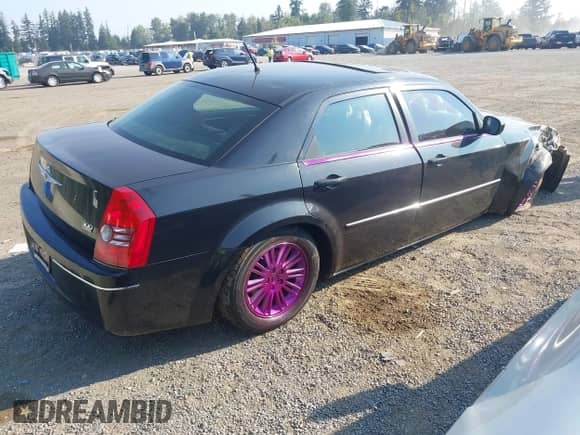 2008 Chrysler 300 Touring с VIN 2C3KA53G18H108778, выставлен на аукционе IAAI как лот 43138155 с пробегом 195 905 миль миль и . История ставок и продаж доступна на DreamBid. Изображение 4.