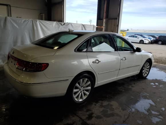 2009 Hyundai Azera GLS с VIN KMHFC46D69A360945, выставлен на аукционе Copart как лот 81551005 с пробегом 68 385 миль миль и Списание • Salvage title. История ставок и продаж доступна на DreamBid. Изображение 3.