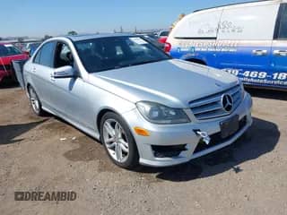 2013 Mercedes-Benz C 300 Sport с VIN WDDGF8AB6DR299318, выставлен на аукционе IAAI как лот 41986344 с пробегом 134 514 миль миль и . История ставок и продаж доступна на DreamBid. Изображение 1.