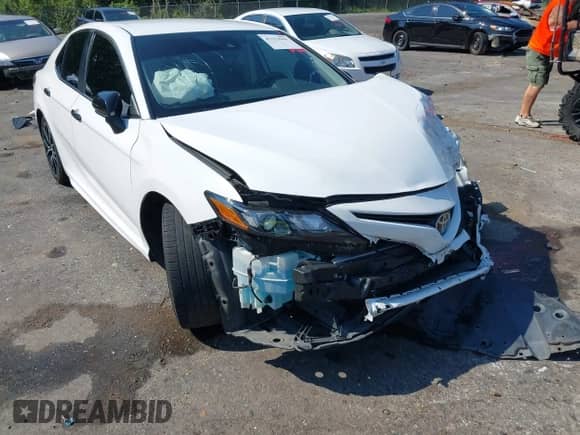 2021 Toyota Camry SE z VIN 4T1G11AK6MU523261, wystawiony jako IAAI lot #43113996 z przebiegiem 101 843 mil mil oraz . Historia ofert i sprzedaży dostępna na DreamBid. Obrazek 18.