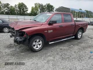 2020 Ram 1500 Tradesman z VIN 3C6RR7KT3LG296068, wystawiony jako Copart lot #69442475 z przebiegiem 82 656 mil mil oraz Szkoda całkowita • Salvage title. Historia ofert i sprzedaży dostępna na DreamBid. Obrazek 1.