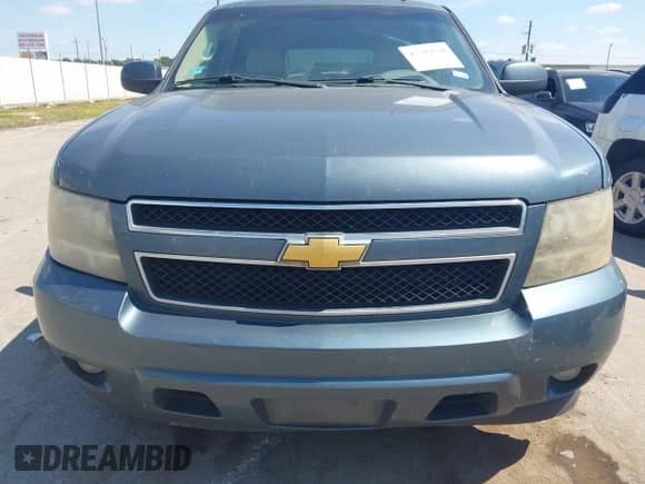 2009 Chevrolet Suburban 1LT z VIN 1GNFC26019J107903, wystawiony jako IAAI lot #43309738 z przebiegiem 228 930 mil mil oraz . Historia ofert i sprzedaży dostępna na DreamBid. Obrazek 12.