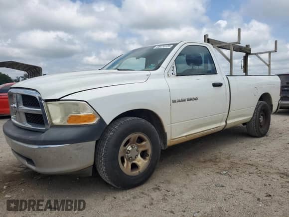 2012 Ram 1500 ST z VIN 3C6JD6DP6CG105734, wystawiony jako Copart lot #65478125 z przebiegiem 382 895 mil mil oraz Szkoda całkowita • Salvage title. Historia ofert i sprzedaży dostępna na DreamBid. Obrazek 1.